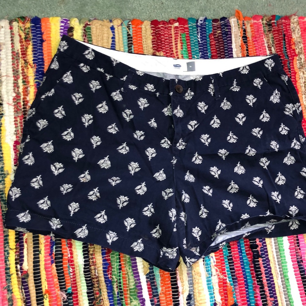 Old Navy Size 14 shorts- have a small stain